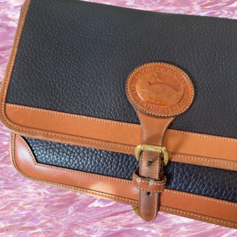 DOONEY & BOURKE Vintage Surrey Leather Crossbody Bag - Picture 3 of 3